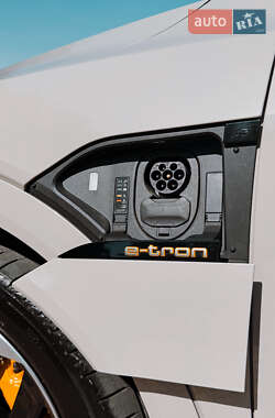 Внедорожник / Кроссовер Audi e-tron 2019 в 