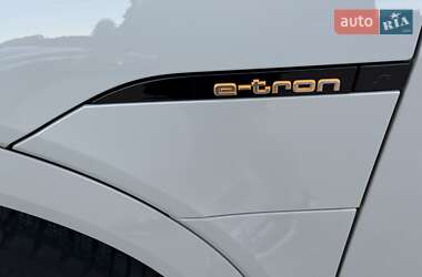 Позашляховик / Кросовер Audi e-tron 2019 в 