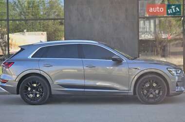 Внедорожник / Кроссовер Audi e-tron 2020 в 
