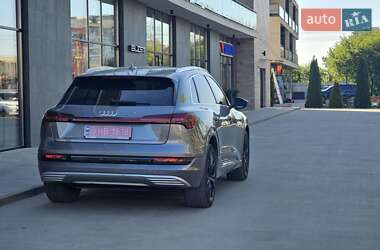 Внедорожник / Кроссовер Audi e-tron 2020 в 