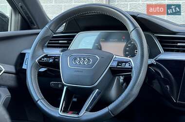 Внедорожник / Кроссовер Audi e-tron 2020 в 
