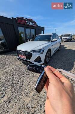 Внедорожник / Кроссовер Audi e-tron 2020 в 