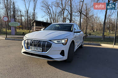 Внедорожник / Кроссовер Audi e-tron 2019 в 