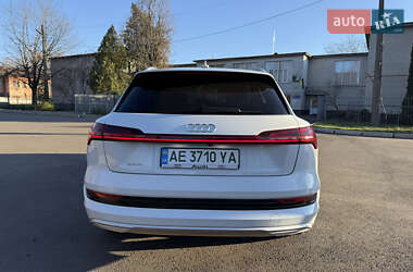 Внедорожник / Кроссовер Audi e-tron 2019 в 