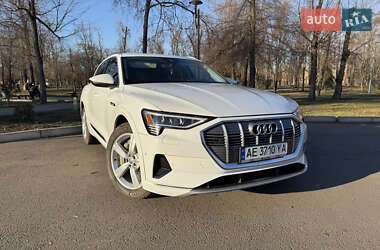 Внедорожник / Кроссовер Audi e-tron 2019 в 