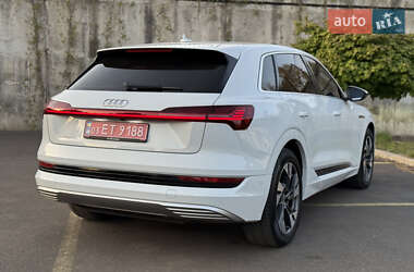 Внедорожник / Кроссовер Audi e-tron 2021 в 
