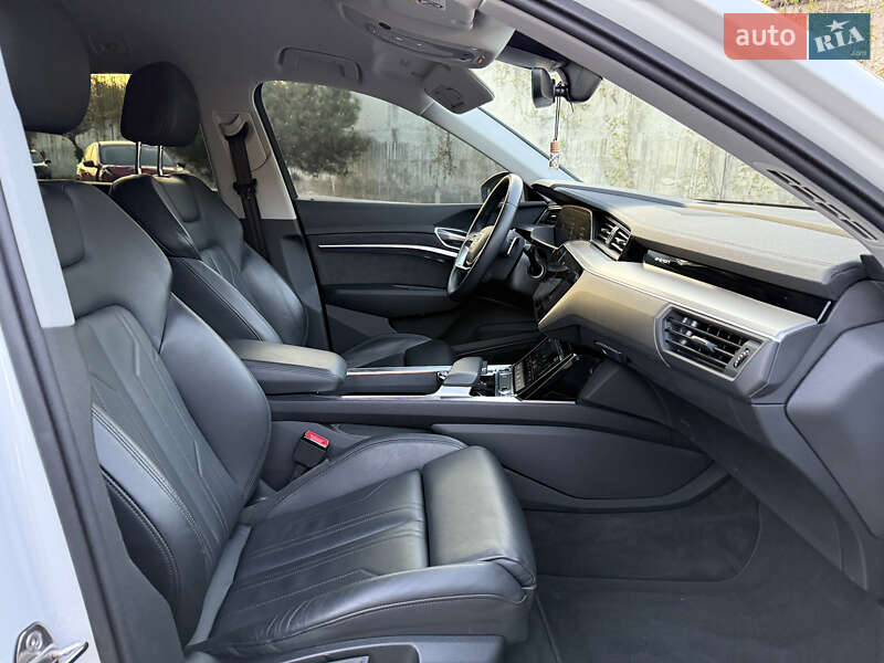 Внедорожник / Кроссовер Audi e-tron 2021 в Ровно