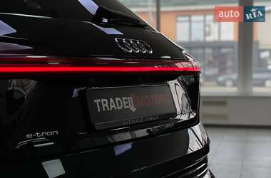 Позашляховик / Кросовер Audi e-tron 2019 в 