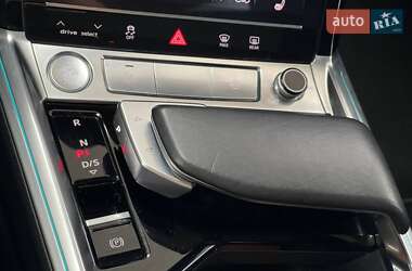 Позашляховик / Кросовер Audi e-tron 2019 в 