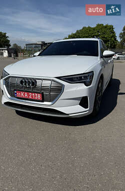 Внедорожник / Кроссовер Audi e-tron 2021 в 