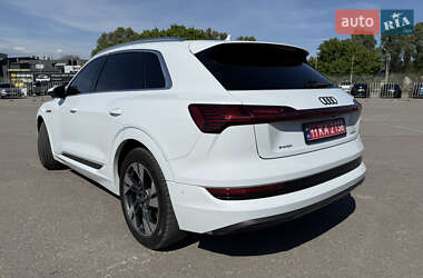 Внедорожник / Кроссовер Audi e-tron 2021 в 