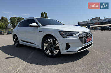 Внедорожник / Кроссовер Audi e-tron 2021 в 