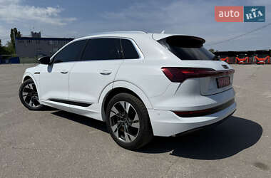 Внедорожник / Кроссовер Audi e-tron 2021 в 