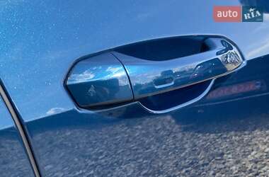 Позашляховик / Кросовер Audi e-tron 2019 в 