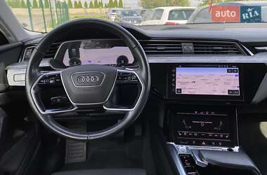 Позашляховик / Кросовер Audi e-tron 2019 в 