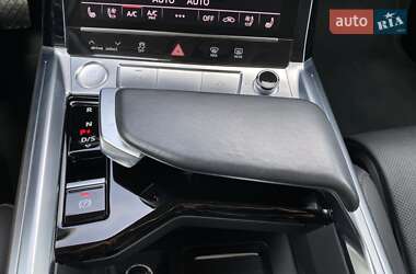 Позашляховик / Кросовер Audi e-tron 2019 в 