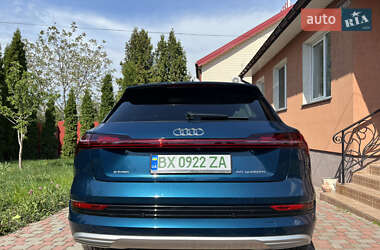 Позашляховик / Кросовер Audi e-tron 2018 в 