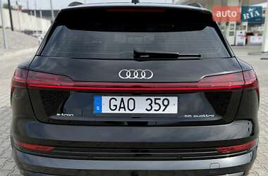 Позашляховик / Кросовер Audi e-tron 2022 в 