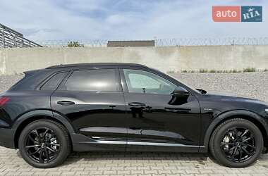 Позашляховик / Кросовер Audi e-tron 2022 в 