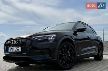 Позашляховик / Кросовер Audi e-tron 2022 в 