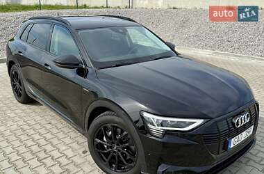 Позашляховик / Кросовер Audi e-tron 2022 в 