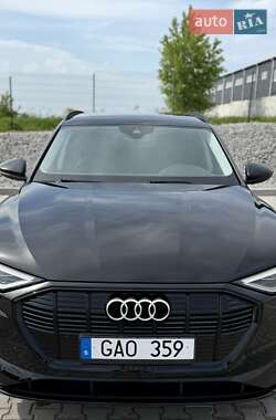 Позашляховик / Кросовер Audi e-tron 2022 в 