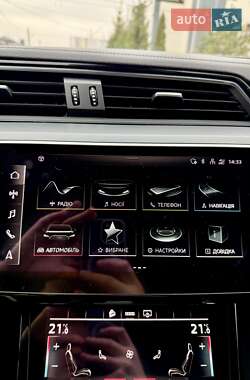 Позашляховик / Кросовер Audi e-tron 2022 в 
