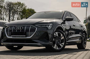 Позашляховик / Кросовер Audi e-tron 2023 в 