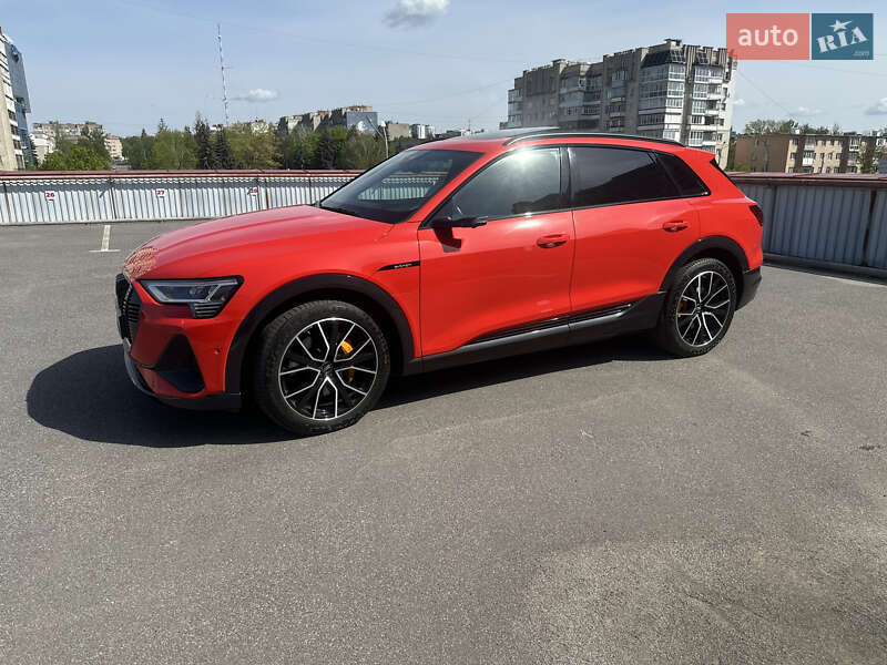 Внедорожник / Кроссовер Audi e-tron 2020 в 