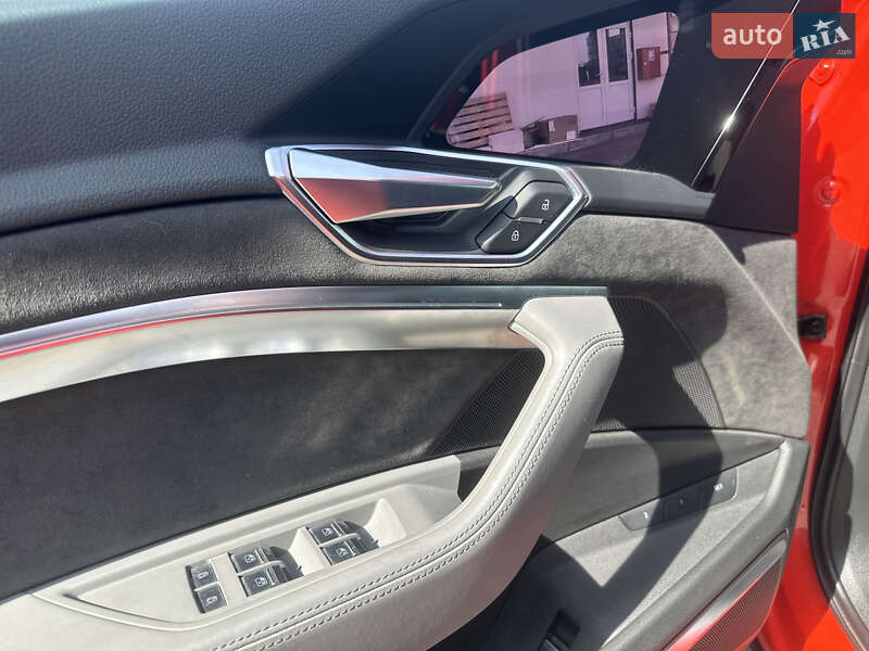 Внедорожник / Кроссовер Audi e-tron 2020 в Киеве
