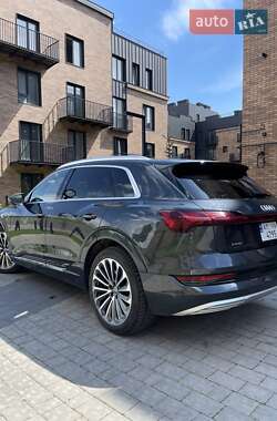 Позашляховик / Кросовер Audi e-tron 2019 в 