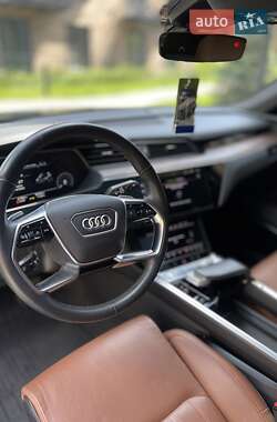 Позашляховик / Кросовер Audi e-tron 2019 в 