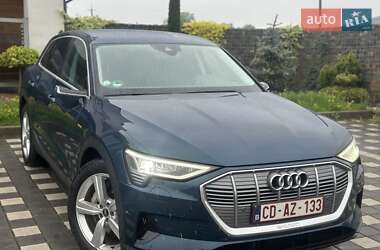 Позашляховик / Кросовер Audi e-tron 2021 в 