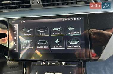 Позашляховик / Кросовер Audi e-tron 2022 в 