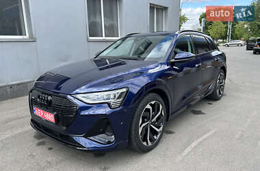 Позашляховик / Кросовер Audi e-tron 2022 в 
