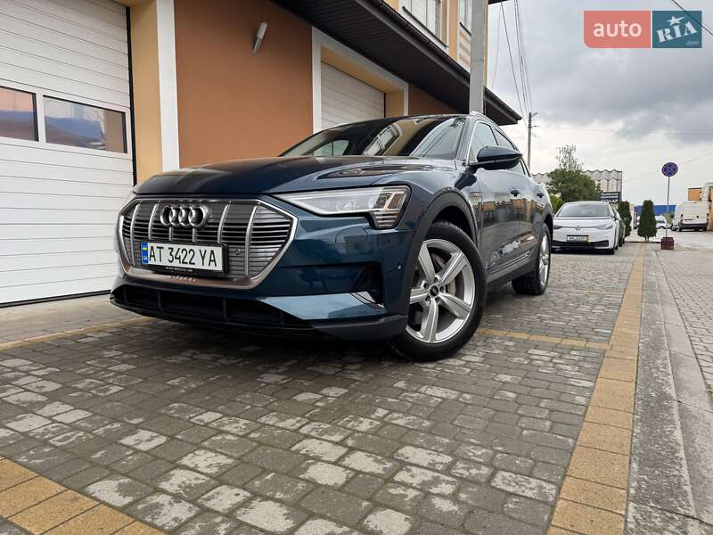 Внедорожник / Кроссовер Audi e-tron 2020 в 