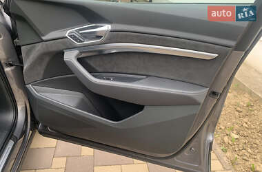 Позашляховик / Кросовер Audi e-tron 2020 в 