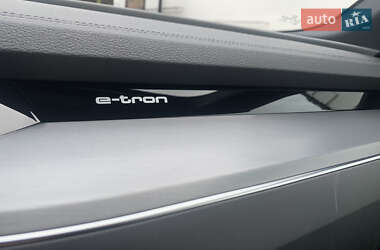 Позашляховик / Кросовер Audi e-tron 2020 в 