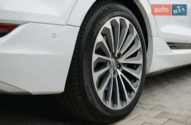 Позашляховик / Кросовер Audi e-tron 2019 в 