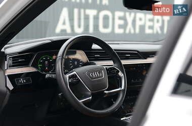 Позашляховик / Кросовер Audi e-tron 2019 в 