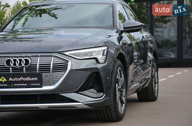 Позашляховик / Кросовер Audi e-tron 2021 в 