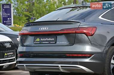 Позашляховик / Кросовер Audi e-tron 2021 в 