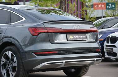 Позашляховик / Кросовер Audi e-tron 2021 в 