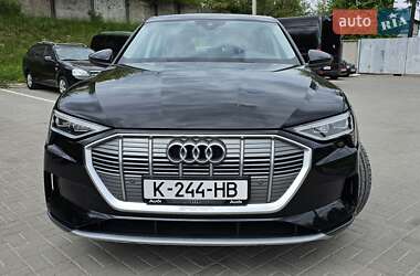 Позашляховик / Кросовер Audi e-tron 2021 в 