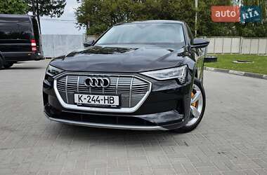 Позашляховик / Кросовер Audi e-tron 2021 в 