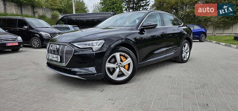 Позашляховик / Кросовер Audi e-tron 2021 в 