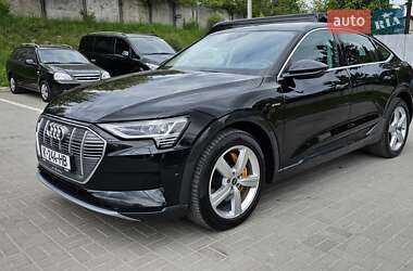 Позашляховик / Кросовер Audi e-tron 2021 в 
