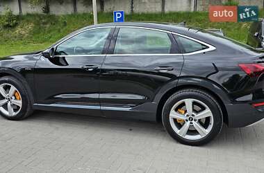 Позашляховик / Кросовер Audi e-tron 2021 в 