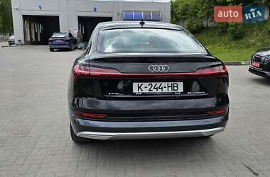 Позашляховик / Кросовер Audi e-tron 2021 в 