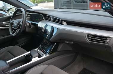 Позашляховик / Кросовер Audi e-tron 2021 в 